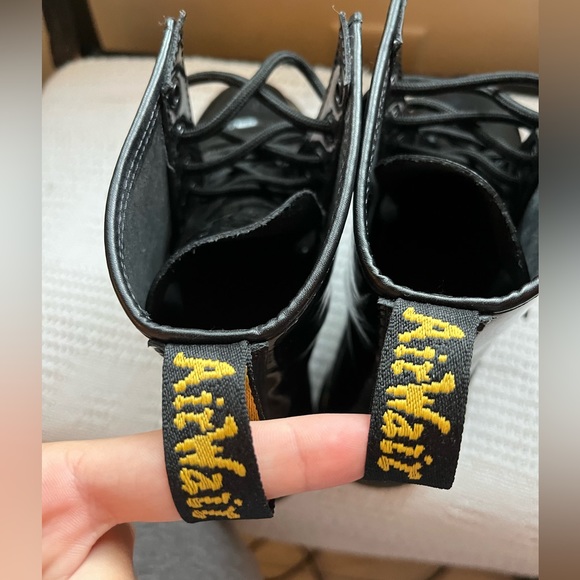 New DR. Martens Smooth Leather 1460 8 -Eye Boot Combat Women’s 8 Shoes Bootie - Picture 7 of 8